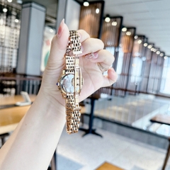 Chopard Mặt Xà Cừ |Nữ Giới |Bông Hoa Đính Đá |Dây Kim Loại Rose Gold |Máy Pin (Quartz) |Size 30mm