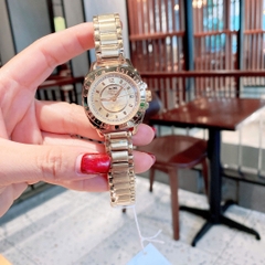 Coach Boyfriend |Nữ Giới |Mặt Tròn |Đính Đá |Dây Kim Loại Vàng Gold |Máy Pin (Quartz) |Size 35mm