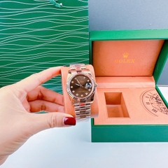 Rolex Niềng Khía |Cặp Đôi |Mặt Nâu |Dây Kim Loại Rose Gold |Máy Pin (Máy Quartz) |Size 36x31mm