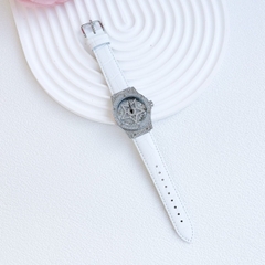 Davena Ngôi Sao Xoay |Nữ Giới |Full Đá Silver |Dây Da Trắng |Máy Pin (Quartz) |Size 38mm