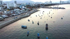 Check in với tàu buồm hải quân ở bờ biển Nha Trang