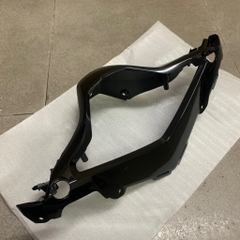 [Chính hãng Yamaha]YADA-6173-NVX V1(17-20) Ốp đầu sau(Đen bóng)