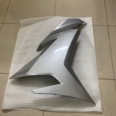 YADA-EX150(15-18)-Xám bóng-5 Yếm sườn phải-[Yamaha]
