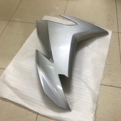 YADA-EX150(15-18)-Xám bóng-4 Yếm sườn trái-[Yamaha]