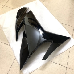 YADA-EX150(15-18)-ĐEN BÓNG-5 Yếm sườn phải-[Yamaha]