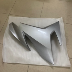 YADA-EX150(15-18)-Xám bóng-5 Yếm sườn phải-[Yamaha]