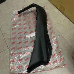 [NVX155_V1][33:ĐẾ CHÂN] YADA-6442 Cốp yếm đế chân phải Nvx155_V1(Nhám) (28) [Yamaha]