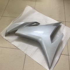 YADA-EX150(15-18)-Xám bóng-4 Yếm sườn trái-[Yamaha]
