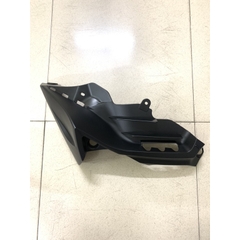 YADA-6489 EX135(11-14)-NHÁM-4 MỎ CÀY(ốp thân dưới 1)TRÁI-[Yamaha]