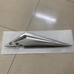 YADA-EX10(06-10)-BẠC BÓNG-11 Nắp cốp-TRÁI-[Yamaha]