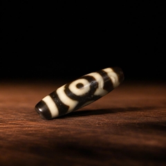 Dzi 3 Mắt Hoa Sen Hành Giả 40mm