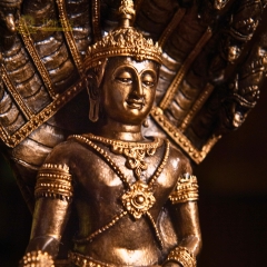 Tượng Phật Thích Ca Mâu Ni Được Rắn Thần Naga Che Mưa 31cm – Tích Muchalinda