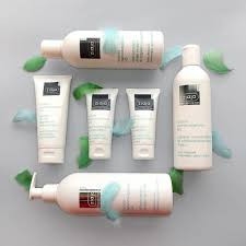 ZIAJA Dầu Gội Làm Sạch Tóc và Dịu Nhẹ Vùng Da Đầu, Gáy - MED KURACJA DERMATOLOGICZNA PIELEGNACJA SKORY Z AZS SZAMPON OCZYSZAJACY DO WRAZLIWEJ SKORY GLOWY I KARKU (300ml)