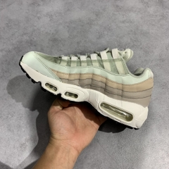 air max 95 moon particle