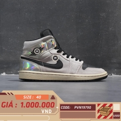 NIKE AIR JORDAN 1 MID DIRTY POWDER IRIDESCENT BQ6472-602 SIZE 40 GIÀY 2HAND CHÍNH HÃNG PVN19790