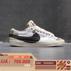 ChatGPT said:  NIKE BLAZER LOW ’77 JUMBO WHITE / BLACK / SAIL DN2158-101 SIZE 42 GIÀY 2HAND CHÍNH HÃNG PVN20022