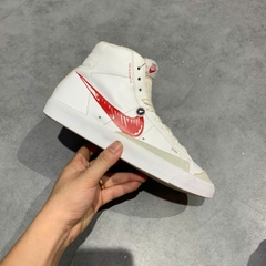 NIKE BLAZER MID ’77 “RED SKETCH” CW7580-100 – SIZE 39 – MÃ PVN23960 – CHÍNH HÃNG