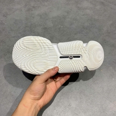 UNDER ARMOUR FLOW BREAKTHRU 3 'WHITE BLACK' 3025603-100 SIZE 40 GIÀY 2HAND CHÍNH HÃNG PVN19596