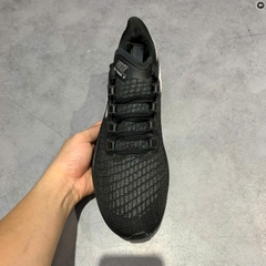 NIKE AIR ZOOM PEGASUS 37 'BLACK WHITE' BQ9646-002 SIZE 43 - GIÀY 2HAND CHÍNH HÃNG