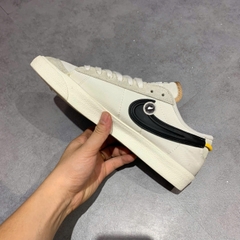NIKE BLAZER LOW '77 SE MOVING COMPANY DV0798 100 SIZE 43 - GIÀY 2HAND CHÍNH HÃNG