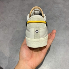 NIKE BLAZER LOW '77 SE MOVING COMPANY DV0798 100 SIZE 43 - GIÀY 2HAND CHÍNH HÃNG