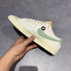 NIKE BLAZER LOW '77 PREMIUM 'CERTIFIED FRESH' – DO9799 100 – SIZE 41 – GIÀY 2HAND CHÍNH HÃNG