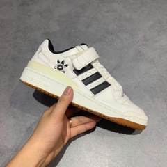 ADIDAS ORIGINALS FORUM LOW 'CORE BLACK CLOUD WHITE GUM' G25813 SIZE 40 – Giày 2hand Chính Hãng PVN18506