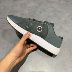 UNDER ARMOUR MICRO G PURSUIT BP 'PITCH GREY WHITE' 3021953-103 SIZE 43 GIÀY 2HAND CHÍNH HÃNG