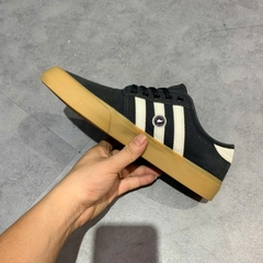 ADIDAS SEELEY XT 'BLACK GUM' GZ8567 SIZE 42 GIÀY 2HAND CHÍNH HÃNG