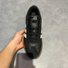ADIDAS VL COURT 3.0 ‘BLACK WHITE GUM’ ID6286 SIZE 42 GIÀY 2HAND CHÍNH HÃNG