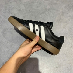 ADIDAS VL COURT 3.0 ‘BLACK WHITE GUM’ ID6286 SIZE 42 GIÀY 2HAND CHÍNH HÃNG