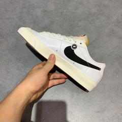 NIKE BLAZER LOW '77 VINTAGE WHITE BLACK DA6364-101 SIZE 40 GIÀY 2HAND CHÍNH HÃNG