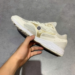 MIZUNO SPARK 3 'WHITE/GOLDEN' K1GR180321 SIZE 40.5 GIÀY 2HAND CHÍNH HÃNG
