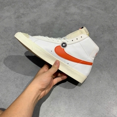 NIKE BLAZER MID ’77 VINTAGE WHITE MANTRA ORANGE BQ6806 110 SIZE 42.5 GIÀY 2HAND
