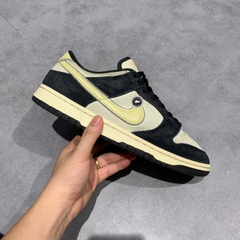 NIKE DUNK LOW LX ‘BLACK SUEDE TEAM GOLD’ DV3054 001 SIZE 44.5 GIÀY 2HAND