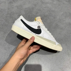 NIKE BLAZER LOW ’77 VINTAGE WHITE BLACK SAIL DA6364 101 – GIÀY 2HAND CHÍNH HÃNG PVN19439