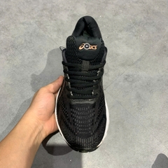 ASICS GT‑2000 8 D WIDE 'Black Rose Gold' – Mã 1012A592‑002 – SIZE 40.5 – Giày 2HAND chính hãng