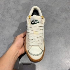 NIKE BLAZER LOW ’77 JUMBO ‘SAIL PRO GREEN GUM’ – DR9865 101 SIZE 40.5 – GIÀY 2HAND CHÍNH HÃNG