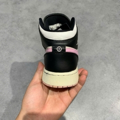 AIR JORDAN 1 MID WHITE LIGHT ARCTIC PINK – 555112 103 SIZE 40 – GIÀY 2HAND CHÍNH HÃNG
