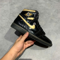 AIR JORDAN 1 RETRO HIGH OG “BLACK METALLIC GOLD” 555088-032 SIZE 42 GIÀY 2HAND CHÍNH HÃNG PVN19794