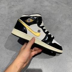 NIKE AIR JORDAN 1 MID SE 'BLACK GOLD' BQ6931-007 SIZE 40 GIÀY 2HAND CHÍNH HÃNG PVN19748