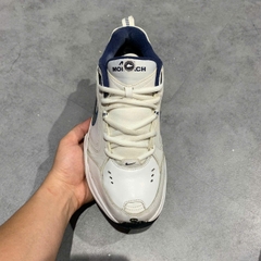 NIKE AIR MONARCH IV “WHITE × METALLIC SILVER × MIDNIGHT NAVY” 416355-102 SIZE 40.5 GIÀY 2HAND CHÍNH HÃNG PVN19707