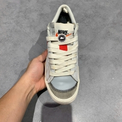 NIKE BLAZER LOW ’77 JUMBO “WHITE / PHOTON DUST / UNIVERSITY RED” DQ8769-100 SIZE 42 GIÀY 2HAND CHÍNH HÃNG PVN19931
