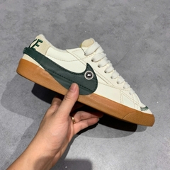 NIKE BLAZER LOW ’77 JUMBO ‘SAIL / PRO GREEN / GUM’ DR9865-101 SIZE 43 GIÀY 2HAND CHÍNH HÃNG PVN20014