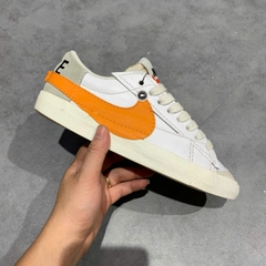 NIKE BLAZER LOW ’77 JUMBO “WHITE / ALPHA ORANGE” DN2158-100 SIZE 41 GIÀY 2HAND CHÍNH HÃNG PVN19589