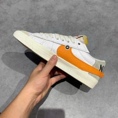 NIKE BLAZER LOW ’77 JUMBO “WHITE / ALPHA ORANGE” DN2158-100 SIZE 41 GIÀY 2HAND CHÍNH HÃNG PVN19589