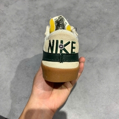 NIKE BLAZER LOW ’77 JUMBO “SAIL PRO GREEN GUM” DR9865-101 SIZE 41 GIÀY 2HAND CHÍNH HÃNG PVN19998
