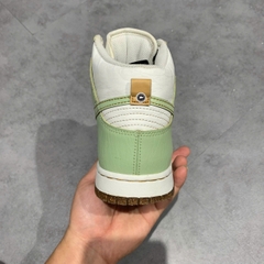 NIKE DUNK HIGH SE “INSPECTED BY SWOOSH HONEYDEW” DQ7680-300 SIZE 41 GIÀY 2HAND CHÍNH HÃNG PVN20113