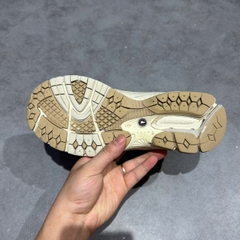 New Balance 2002R ‘Linen Fog’ – M2002RAA SIZE 40 Giày 2hand chính hãng PVN20337