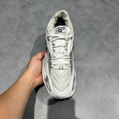 NEW BALANCE 725 ‘METALLIC SILVER / WHITE’ ML725B SIZE 43 GIÀY 2HAND CHÍNH HÃNG PVN20348